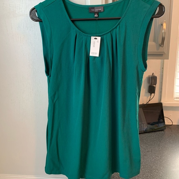 Green sleeveless top - Picture 2 of 4